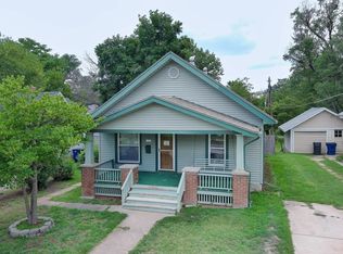 911 N Pine St, Newton, KS 67114
