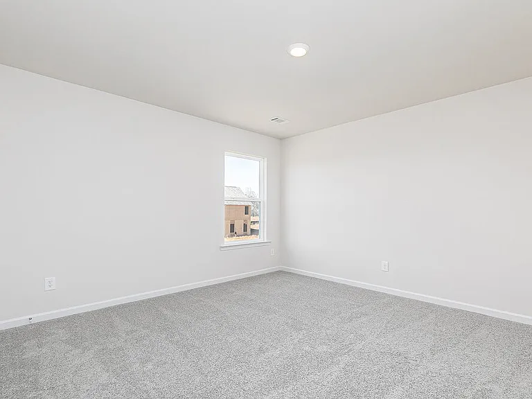 636 Mackenzie Cv — Photo 11