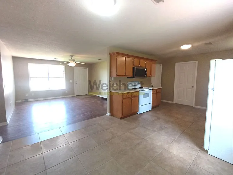 202 E Baldwin St — Photo 3