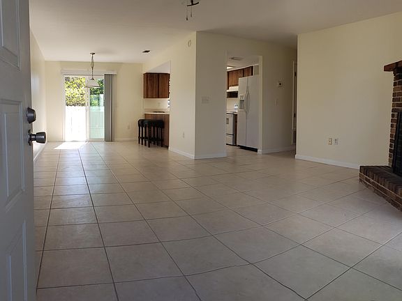 3rd image of 4040 SE 19th Ct