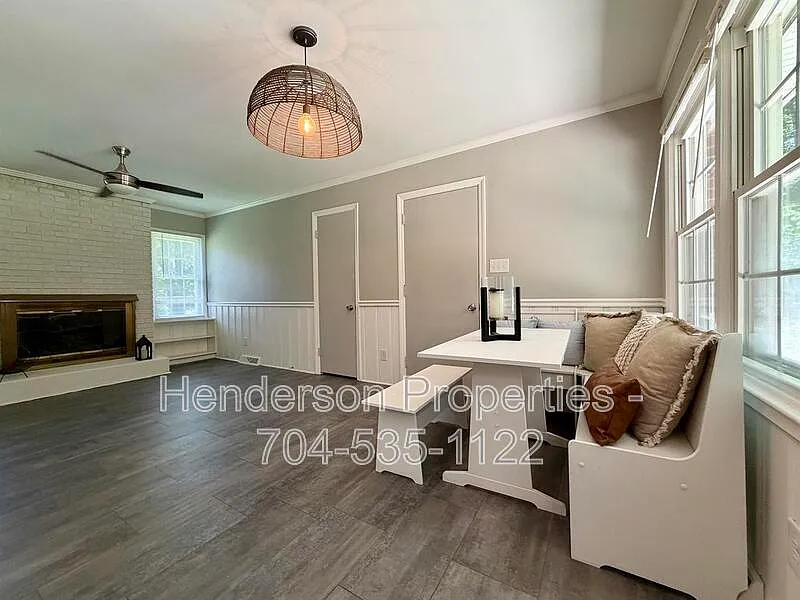 3 bed, 2.0 bath, 1765 sqft, $2,200 — Photo 3