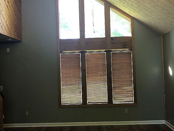 5th image of 331 Cedar Glen Cir