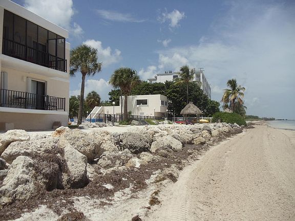 4th image of 133 Coco Plum Dr #26