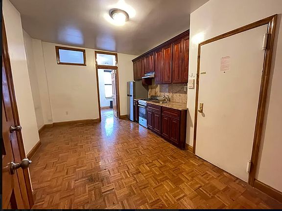 4th image of 261 E 10th St APT 7