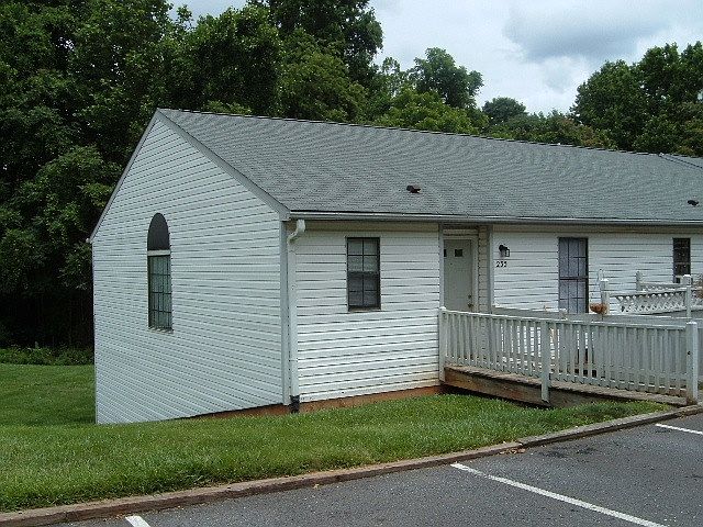 1st image of 235 Countryplace Ln