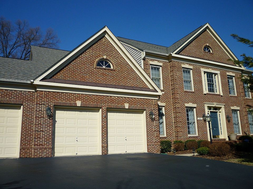 3 Car Garage!