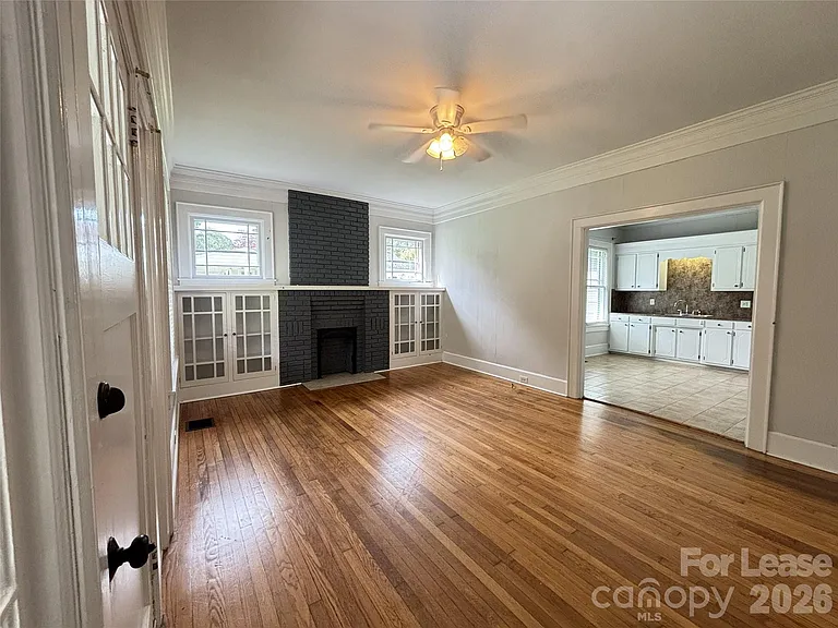 629 N Cedar St — Photo 2