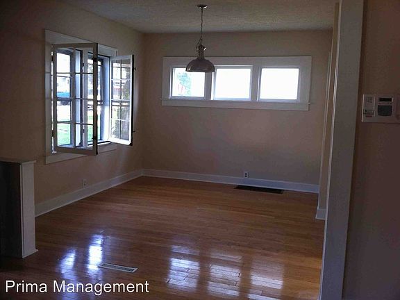 3rd image of 1211 Highland Ave