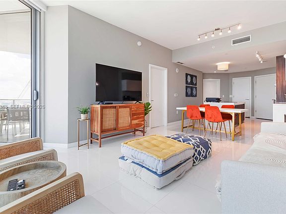 4th image of 851 NE 1st Ave #3006