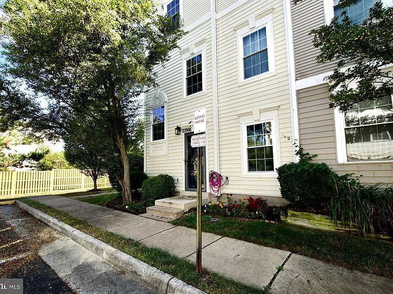 22908 Regent Ter — Photo 1