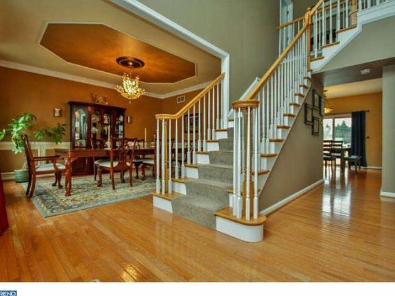 3rd image of 11 Grovehill Ct