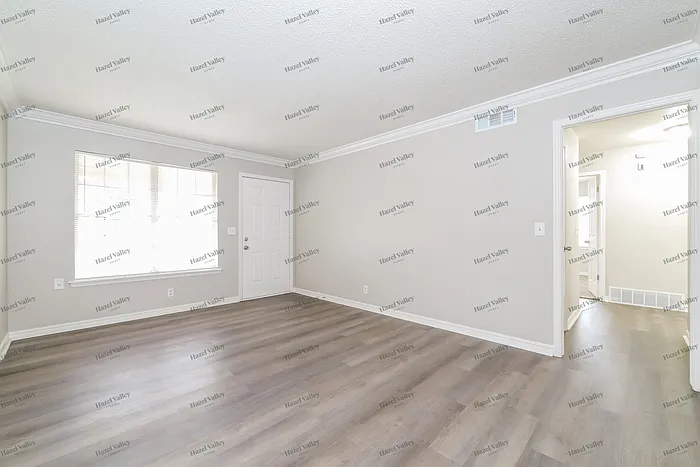 4 bed, 1.0 bath, 980 sqft, $1,295 — Photo 3