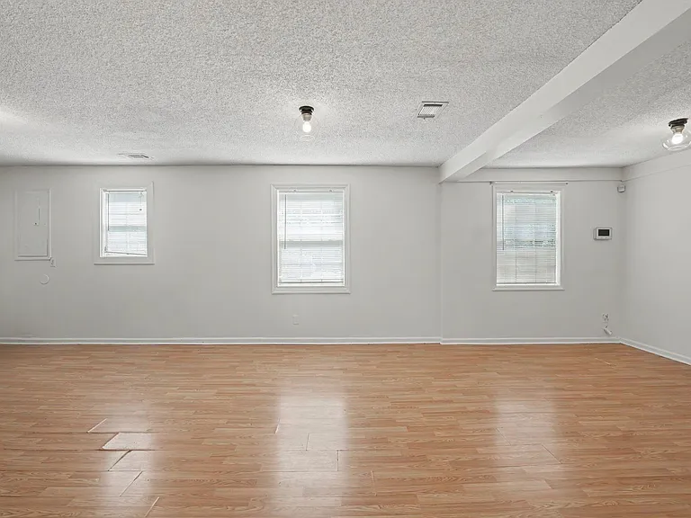 24 N Parkwood Dr — Photo 18