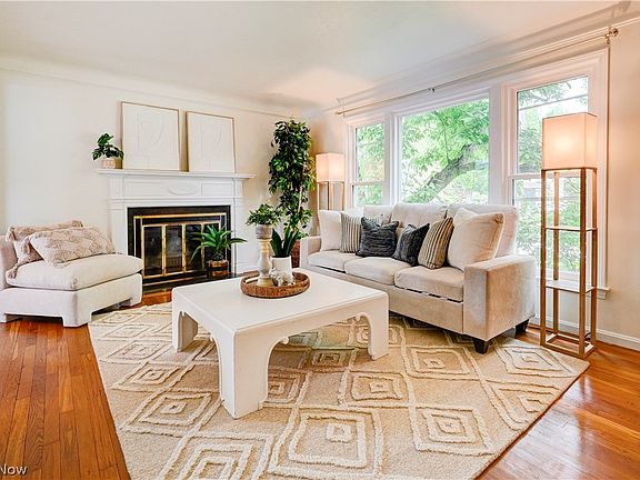 3rd image of 1406 Villa Dr