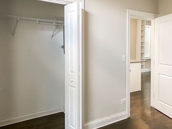 4th image of 3858 N Southport Ave #3W