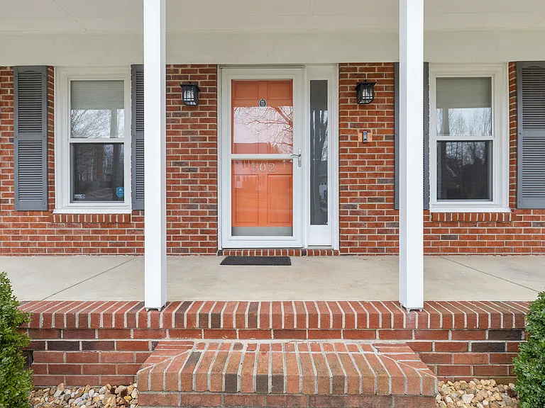 502 Westfield Ln — Photo 3
