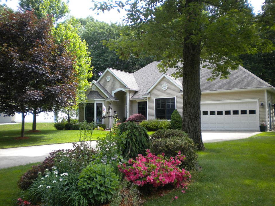 1st image of 1938 Tall Oaks Dr E