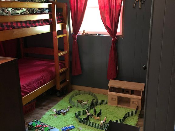 Upstairs bedroom #2