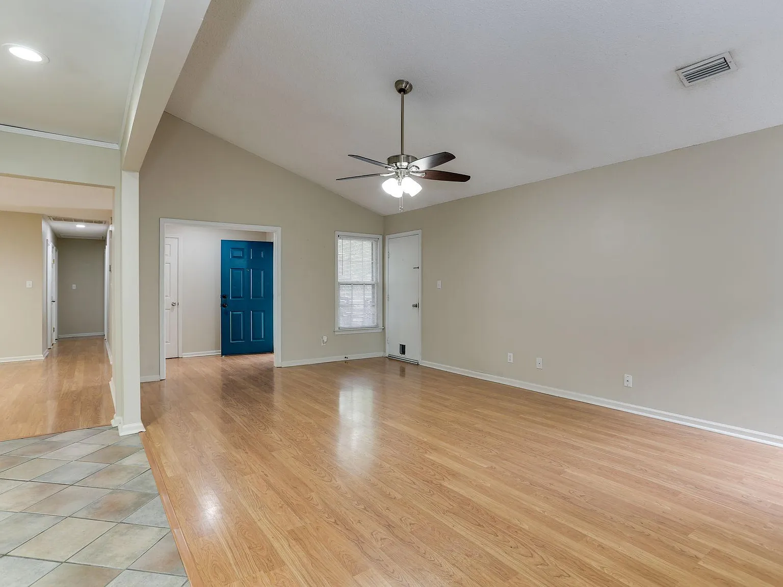 3 bed, 1597 sqft, $2,295 — Photo 4