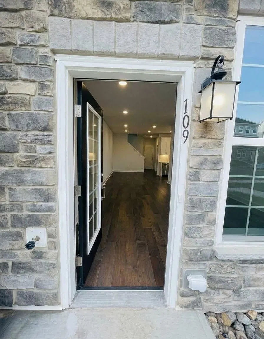 2 bed, 1323 sqft, $2,950 — Photo 4