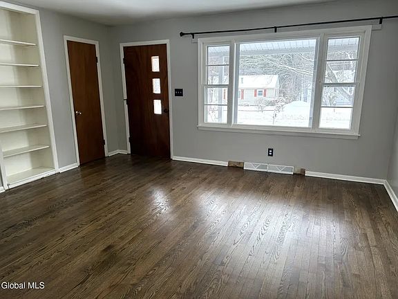 2nd image of 10 Willey St