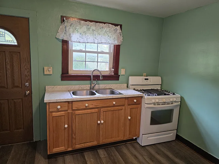 106 Lowry St — Photo 11