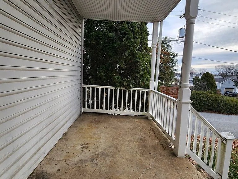 120 Cooper St — Photo 16