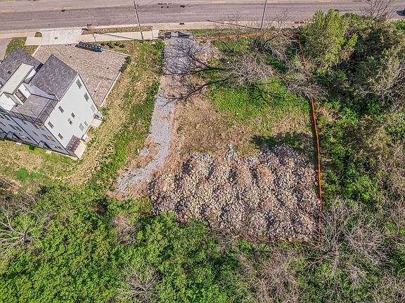 3rd image of 630 W Trinity Ln