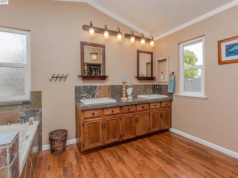 2137 Eilene Dr — Photo 15
