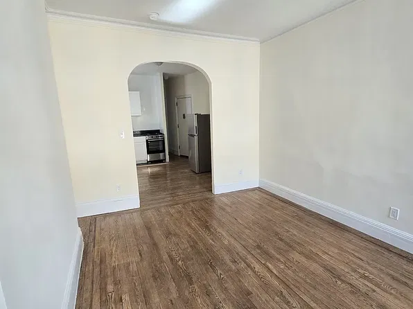 196 W 10th St APT 5A, New York, NY 10014