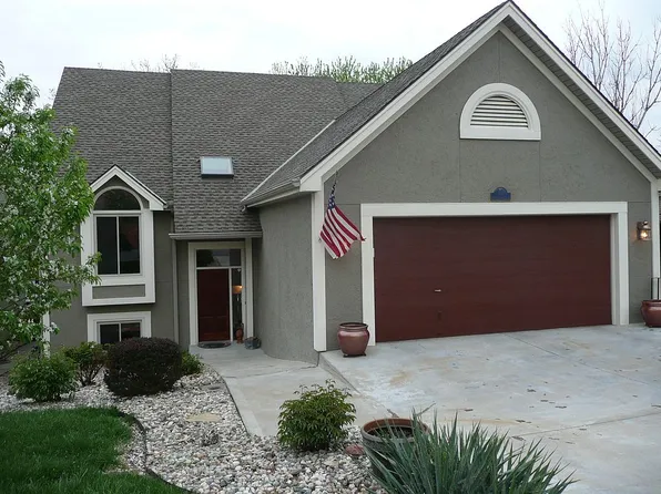 551 NW North Shore Dr, Kansas City, MO 64151