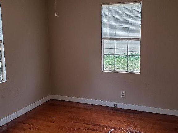 5th image of 2505 Burns St