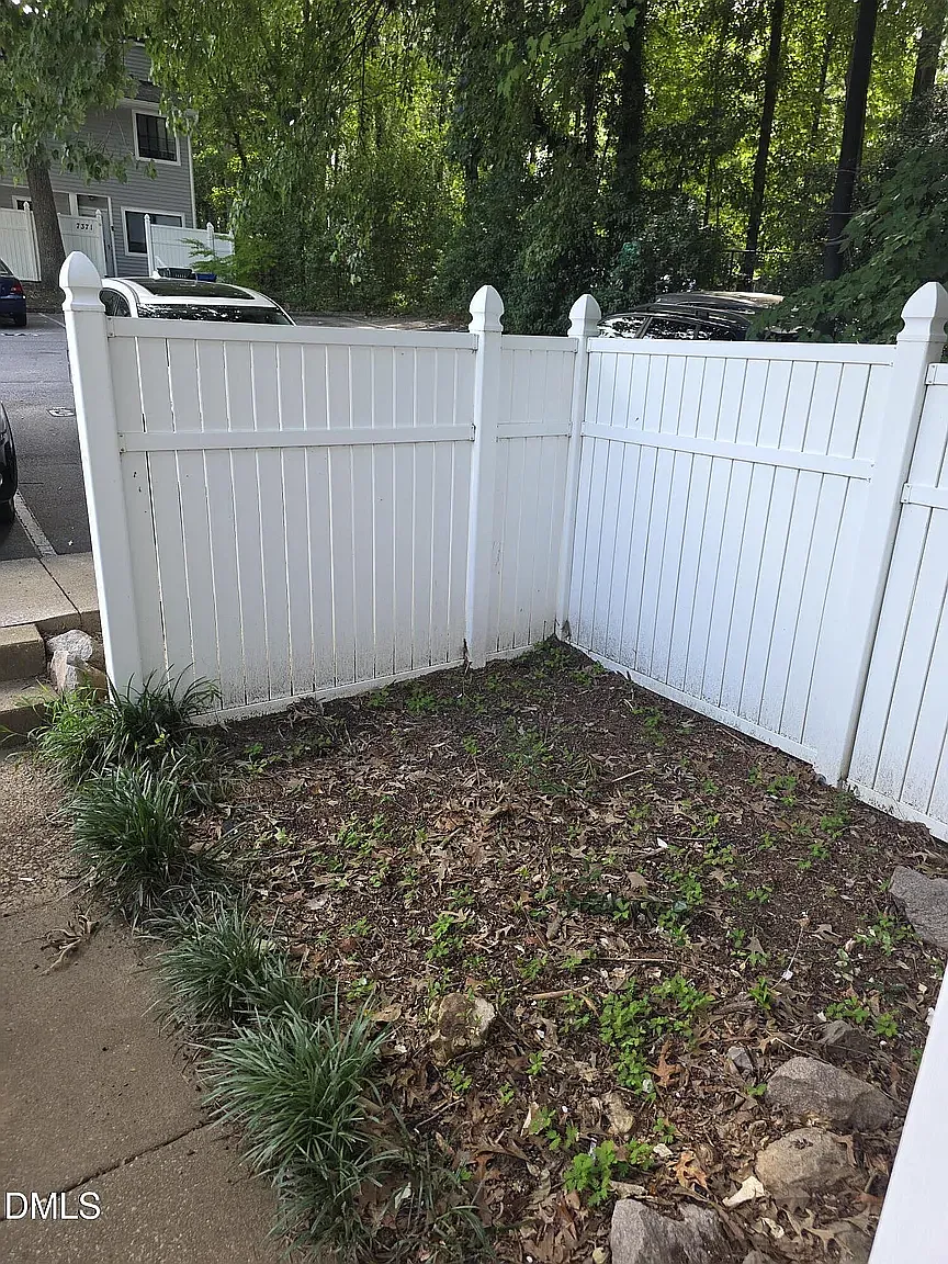 3 bed, 1395 sqft, $1,695 — Photo 3