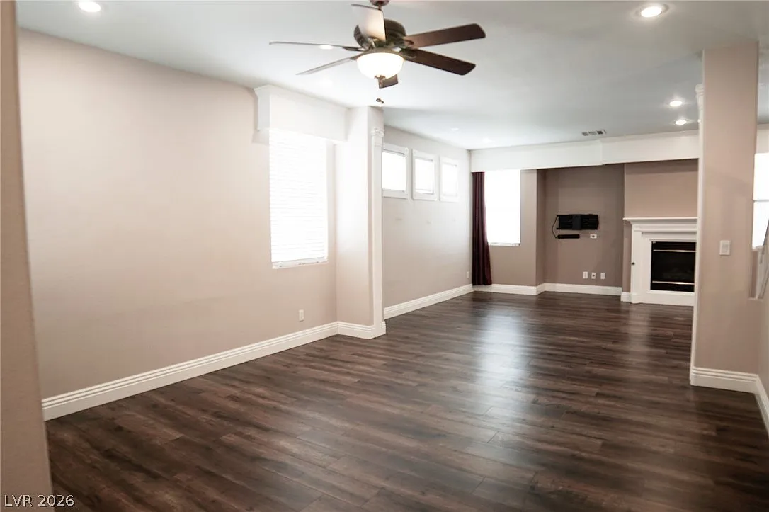 3 bed, 2.5 bath, 2005 sqft, $2,525 — Photo 3