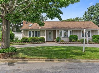 36 Deville Dr, Selden, NY 11784