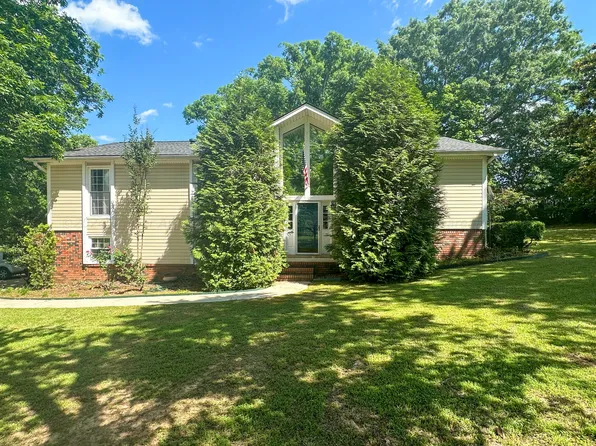 2301 Sutton Place Dr, Jasper, AL 35504