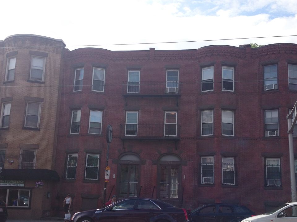 2nd image of 756 Huntington Ave APT 6