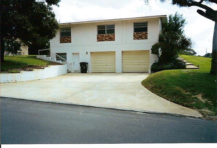 2 Stall garage attached