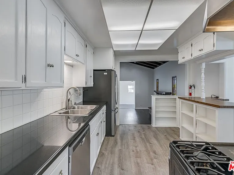 4905 Coolidge Ave — Photo 6