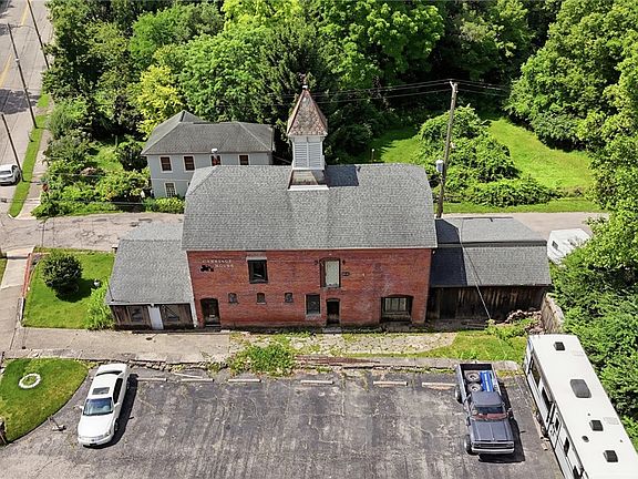 4th image of 649 E High St