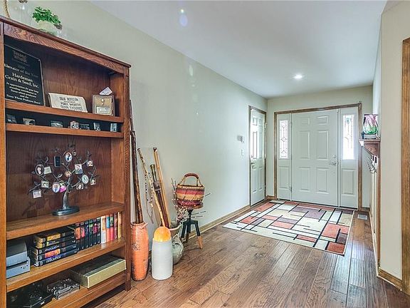 3rd image of 63 Forfar Dr
