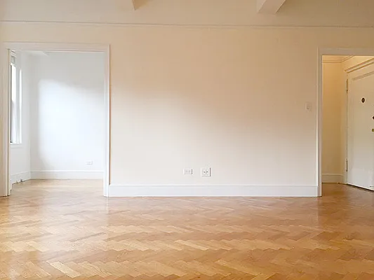 Rented by LIVING QUARTERS NY INC | media 18