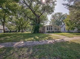 935 S Locust St, Ottawa, KS 66067
