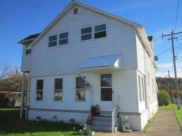 902 E 2nd St, Nescopeck, PA 18635
