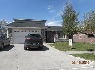 110 Carriage Dr, Evanston, WY 82930