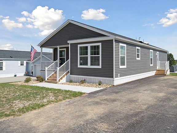 Exterior Image-3-Champion 253 Whispering Pines