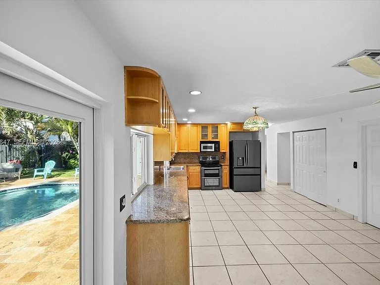 2560 Bass Way — Photo 26