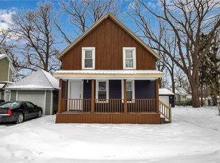 8 Oakwood Ave, Lancaster, NY 14086