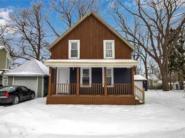 8 Oakwood Ave, Lancaster, NY 14086