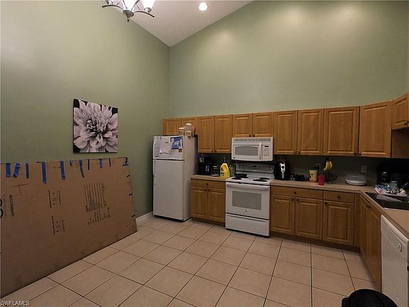 5th image of 736/738 Harry Ave S Unit 7